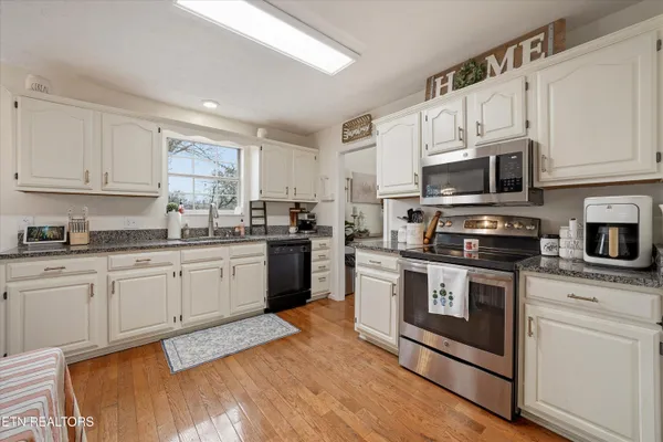 $525,000 | 514 Orchard Drive, Clinton, TN 37716