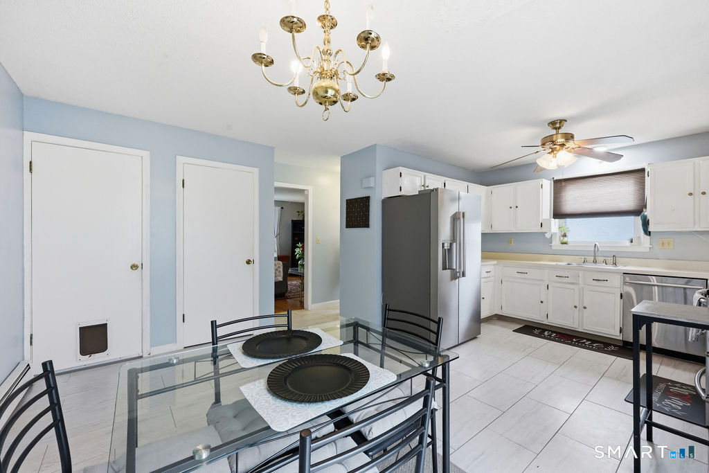 153 Maple Street Manchester, CT 06040 - Photo 4 of 31