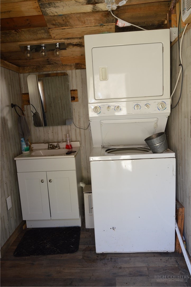 1617 Pot Rock Road Galax, VA 24333 - Photo 12 of 50 Gallery Image 12