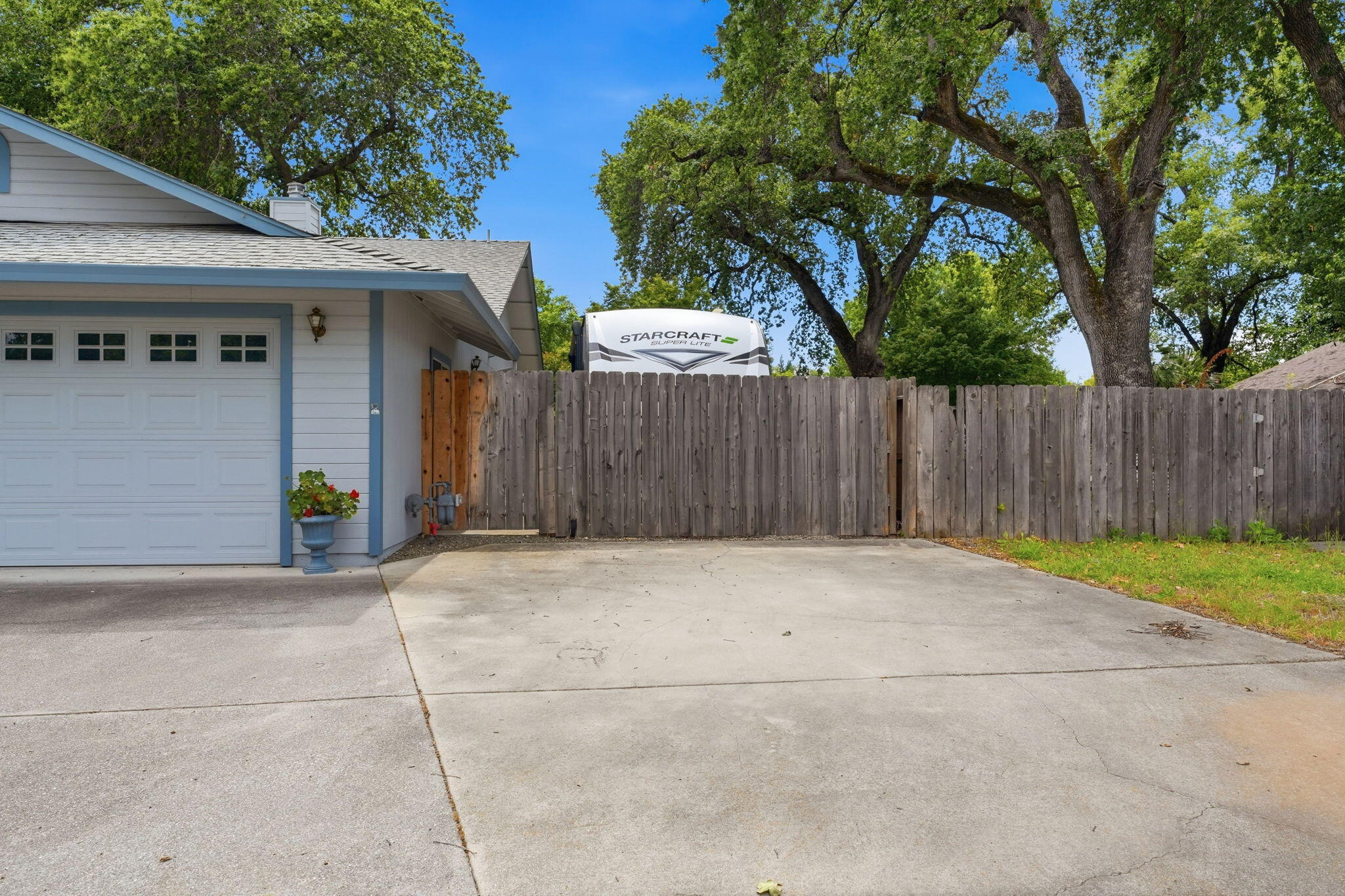6834 Irving Road Redding, CA 96001 - Photo 25 of 26 RV parking