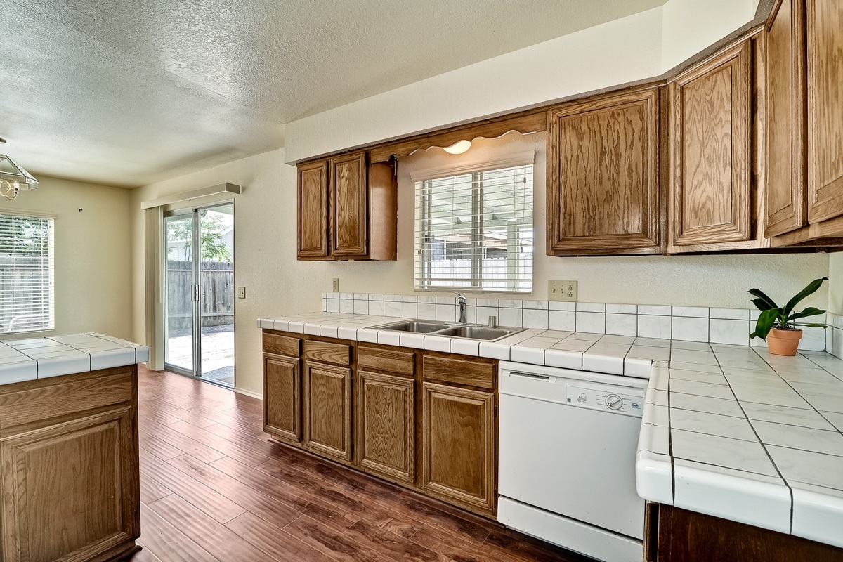 403 Smilax Road Vista, CA 92081 - Photo 12 of 25 Gallery Image 12