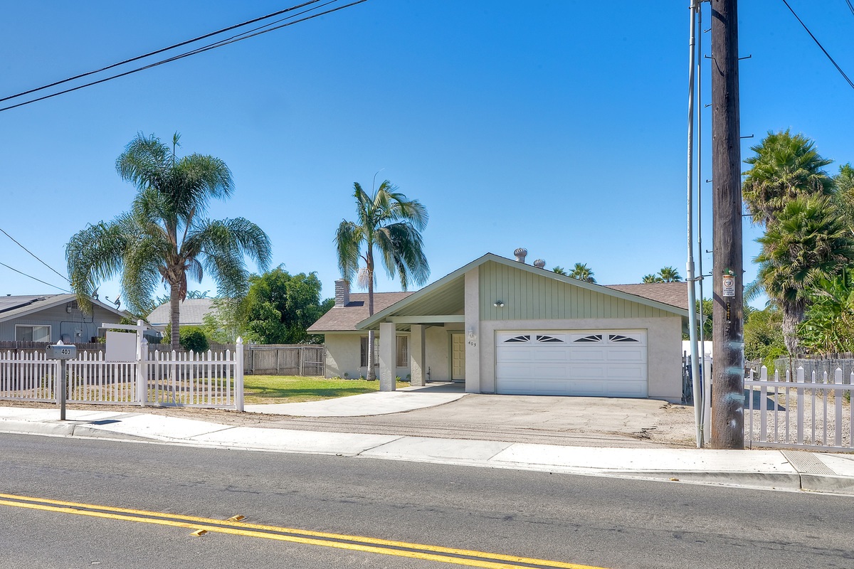 403 Smilax Road Vista, CA 92081 - Photo 4 of 25 Gallery Image 4