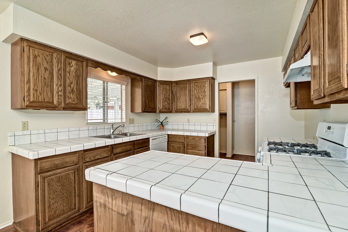 403 Smilax Road Vista, CA 92081 - Photo 10 of 25 Gallery Image 10