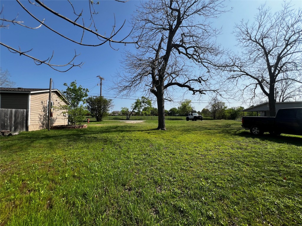 506 West 2nd Street Elgin, TX 78621 - Photo 2 of 7