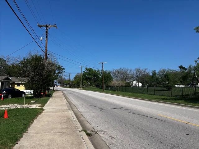 $75,000 | 506 West 2nd Street, Elgin, TX 78621