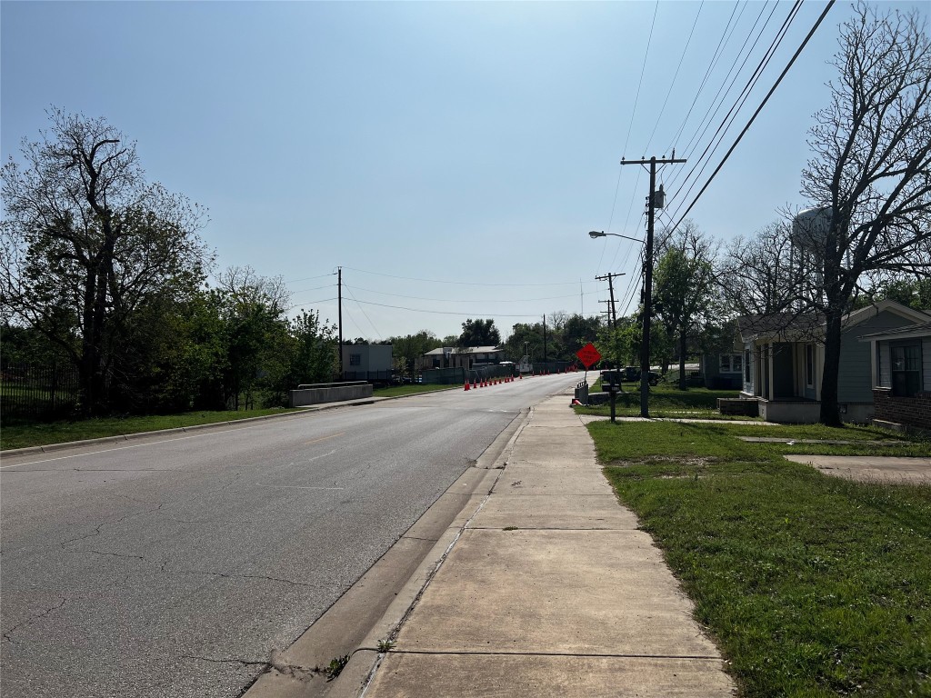 506 West 2nd Street Elgin, TX 78621 - Photo 5 of 7