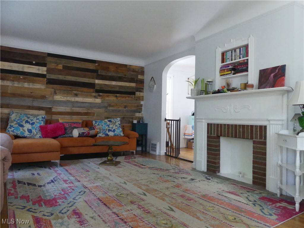 1215 Haselton Road Cleveland Heights, OH 44121 - Photo 2 of 16