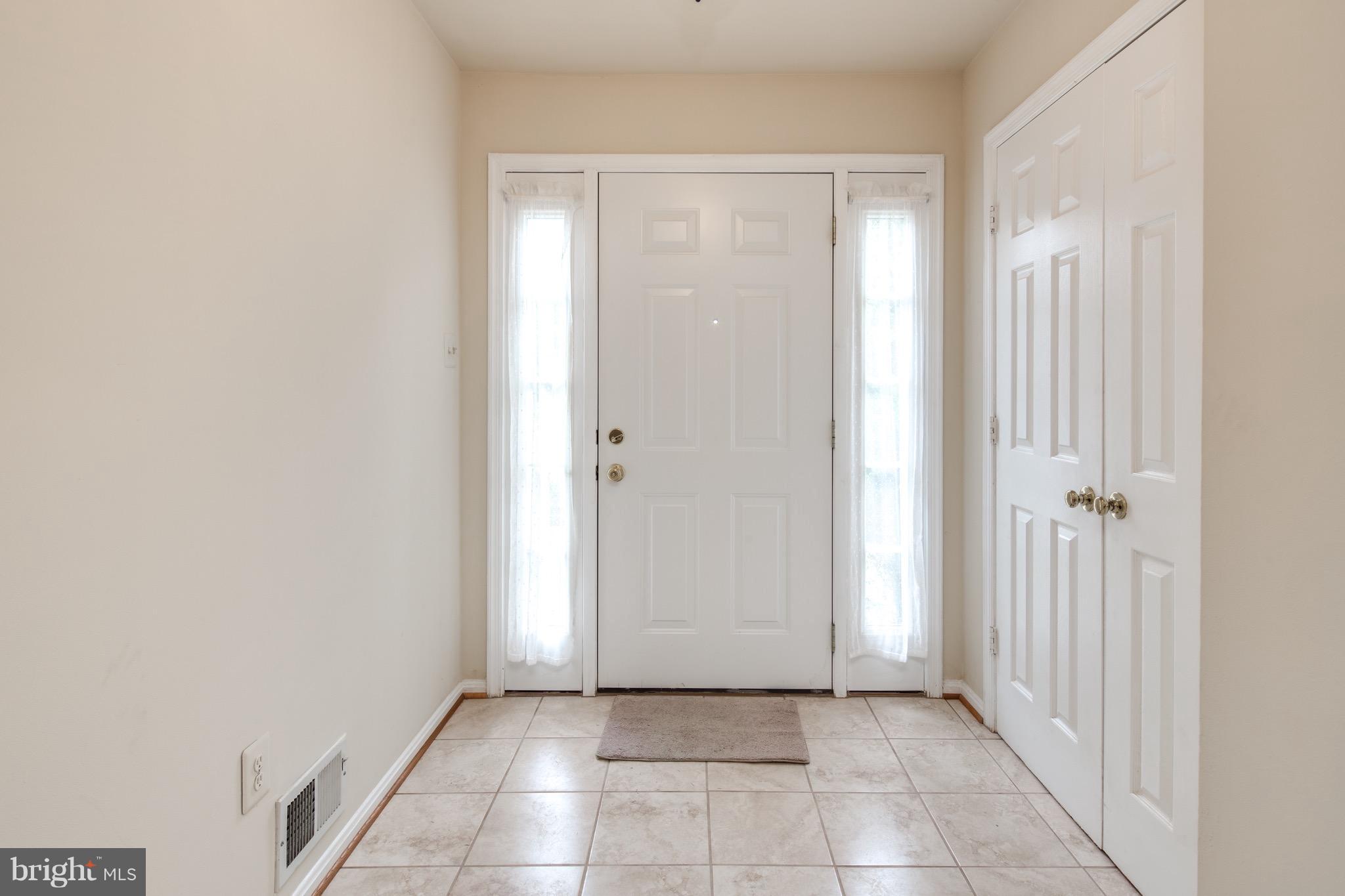 15005 Shamrock Ridge Road Silver Spring, MD 20906 - Photo 3 of 25 Entry foyer