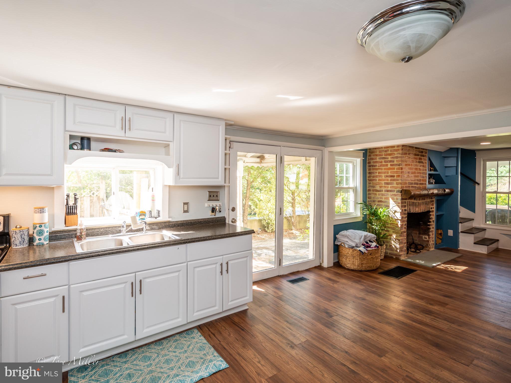 16819 York Road Monkton, MD 21111 - Photo 5 of 43 Kitchen opens to Living Room