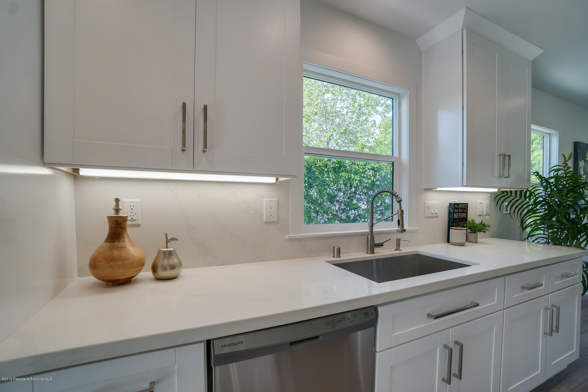 1758 Kenneth Way Pasadena, CA 91103 - Photo 24 of 65 DSC00146