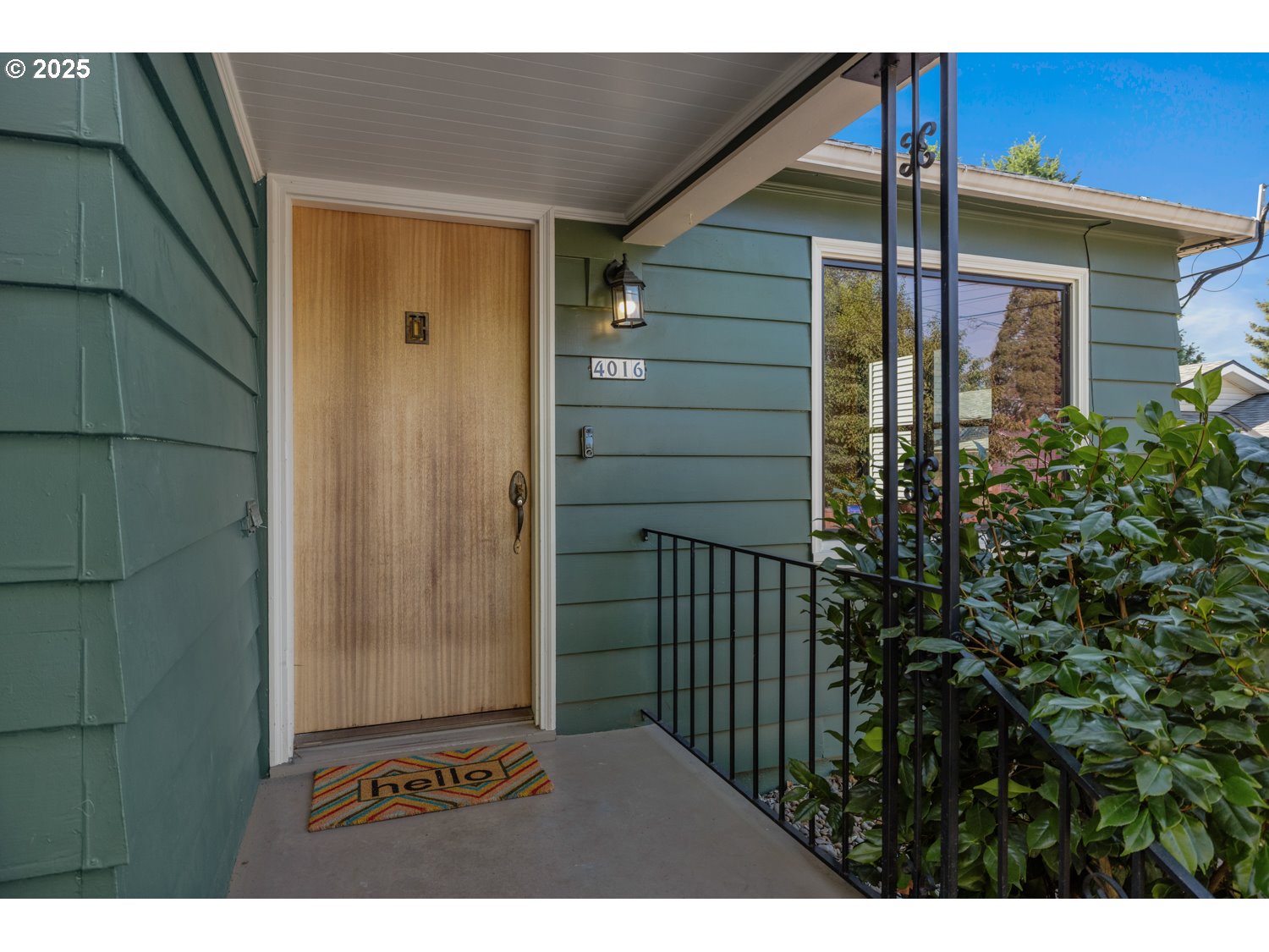 4016 Southeast Cora Street Portland, OR 97202 - Photo 3 of 30