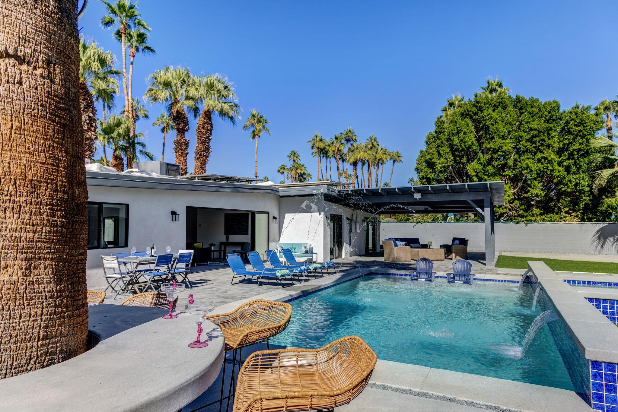 690 South Grenfall Road Palm Springs, CA 92264 - Photo 31 of 92 a view of a chairs and tables in the back yard of the house