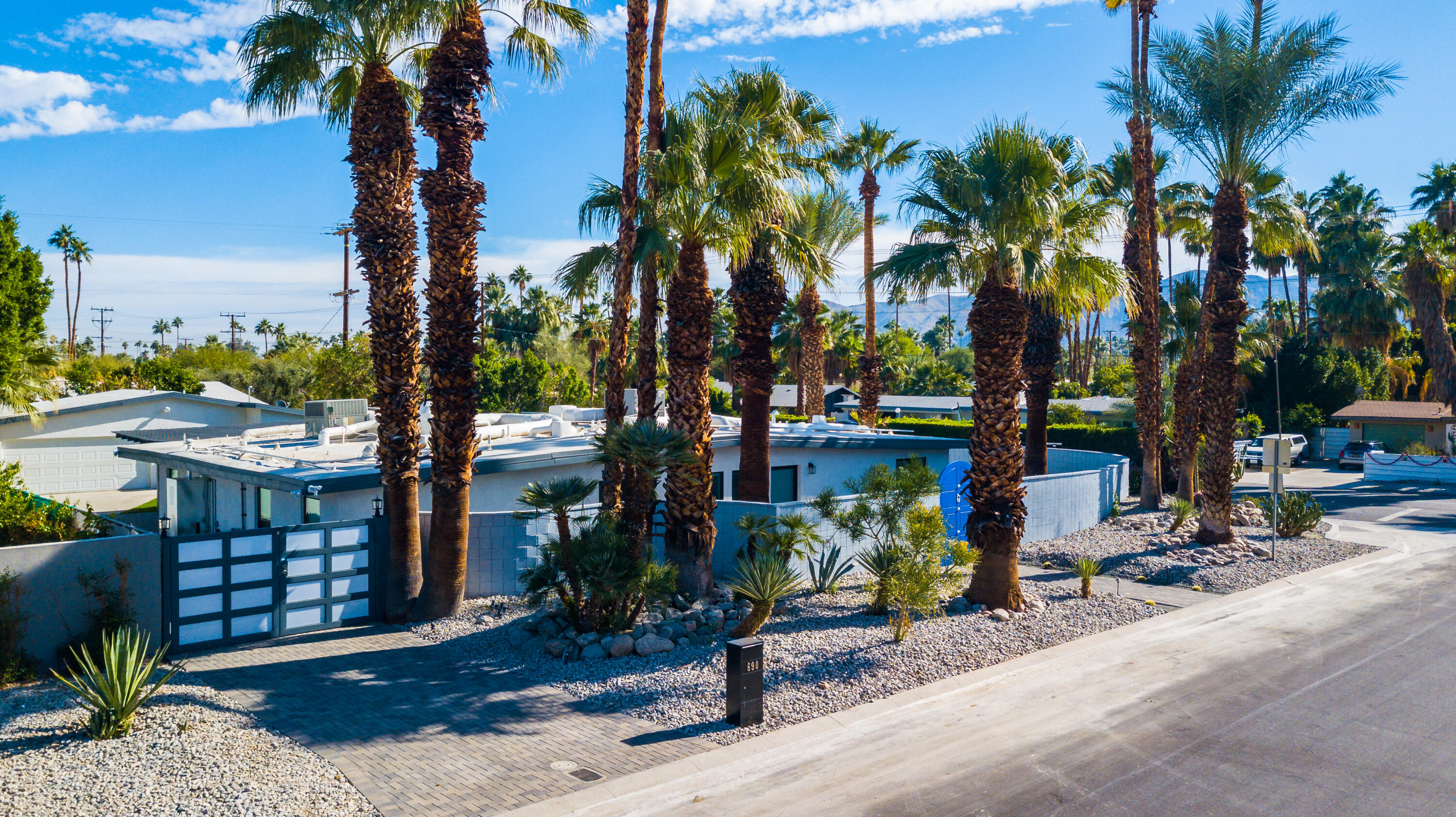 690 South Grenfall Road Palm Springs, CA 92264 - Photo 6 of 92 Glenfall (1 of 35)