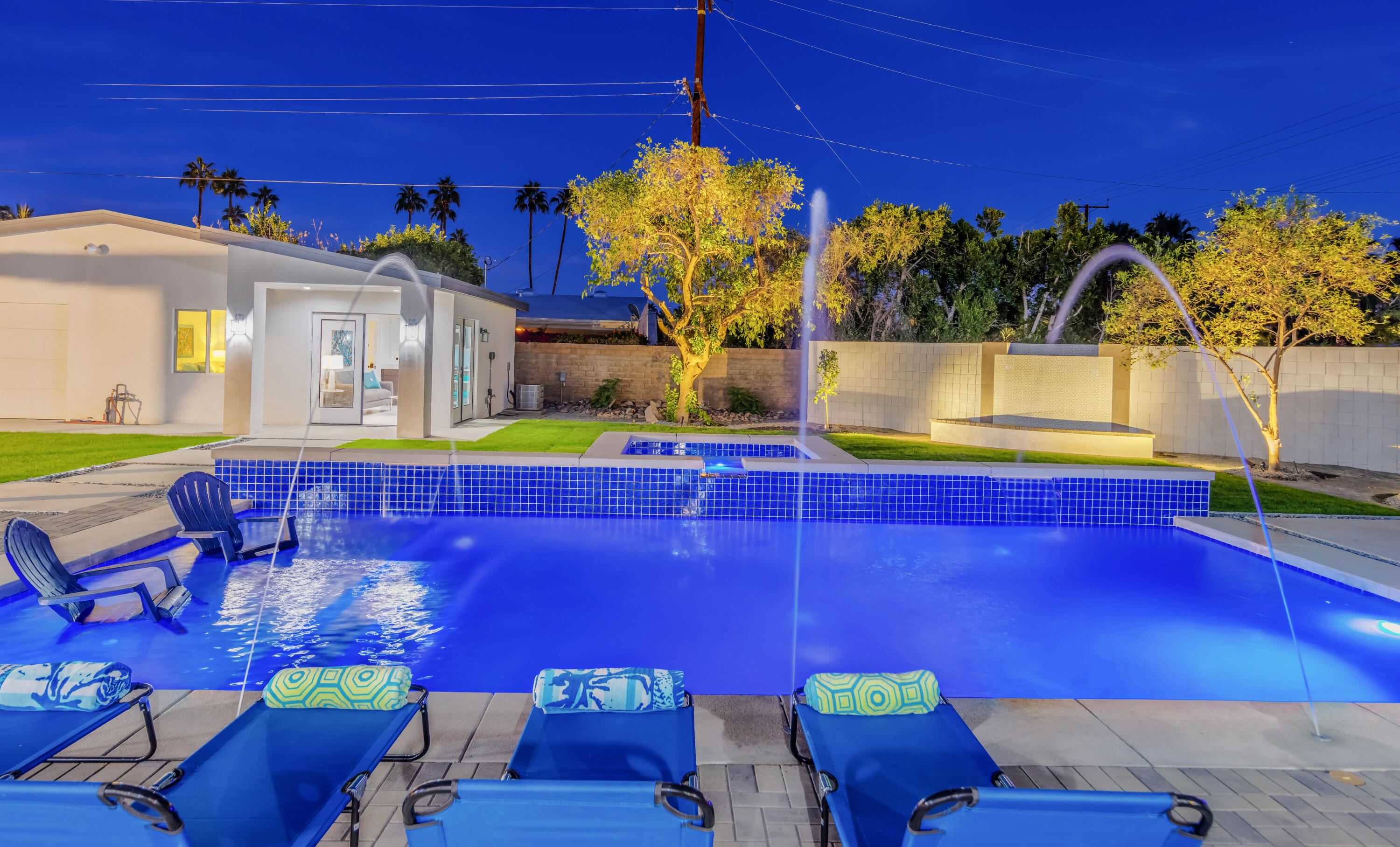690 South Grenfall Road Palm Springs, CA 92264 - Photo 90 of 92 a view of a chairs and table in a patio