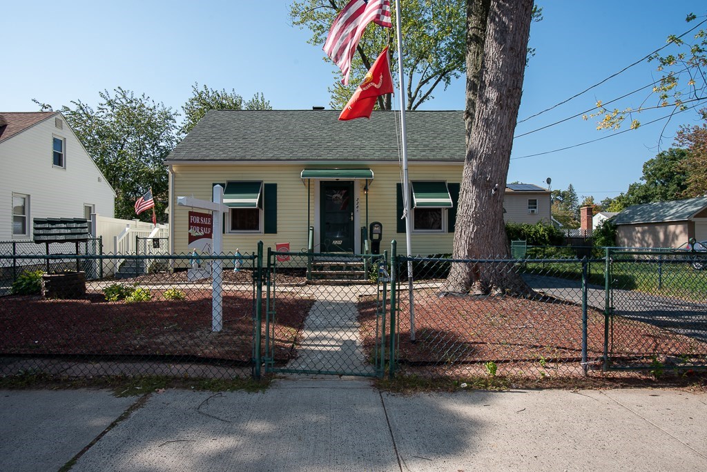 228 Merrimac Avenue Springfield, MA 01104 - Photo 2 of 17 Gallery Image 2