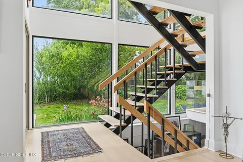$3,200,000 | 64 Wallacks Drive, Stamford, CT 06902