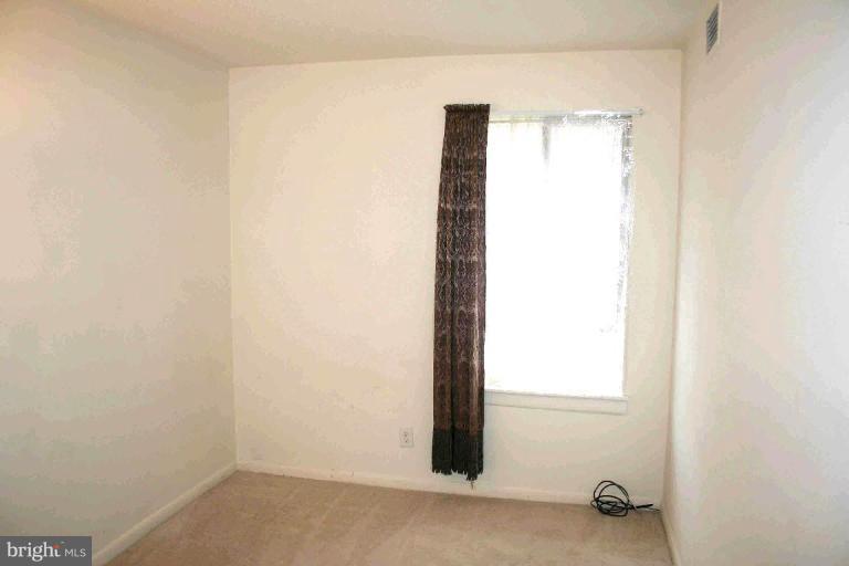 11621 Stoneview Square, Unit 75/11C Reston, VA 20191 - Photo 11 of 11 Bedroom #2