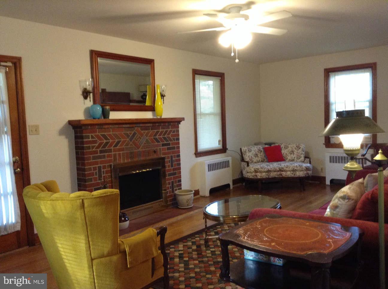 1647 Shookstown Road Frederick, MD 21702 - Photo 7 of 24 Living Room