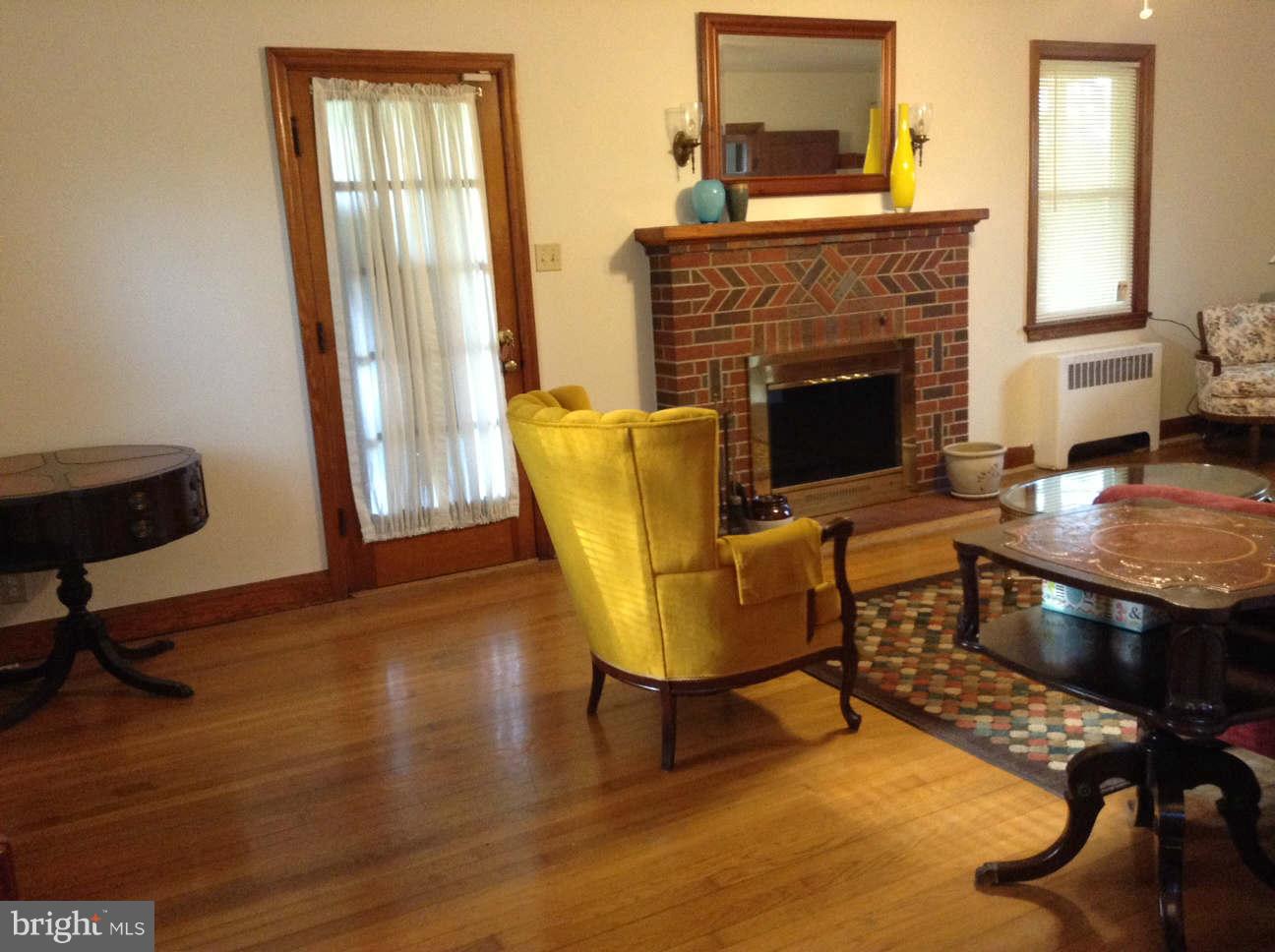 1647 Shookstown Road Frederick, MD 21702 - Photo 8 of 24 Living Room