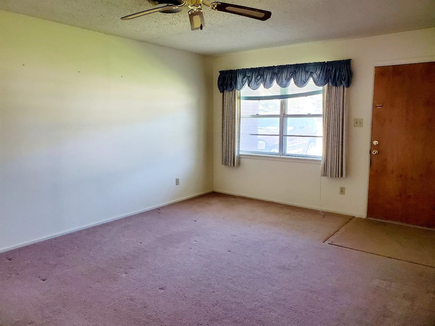 5419 46th Street Lubbock, TX 79414 - Photo 3 of 36 an empty room with a window
