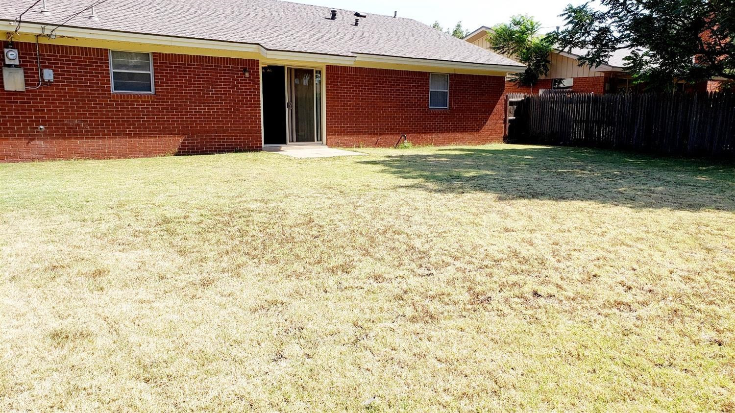 5419 46th Street Lubbock, TX 79414 - Photo 36 of 36 a backyard of a house