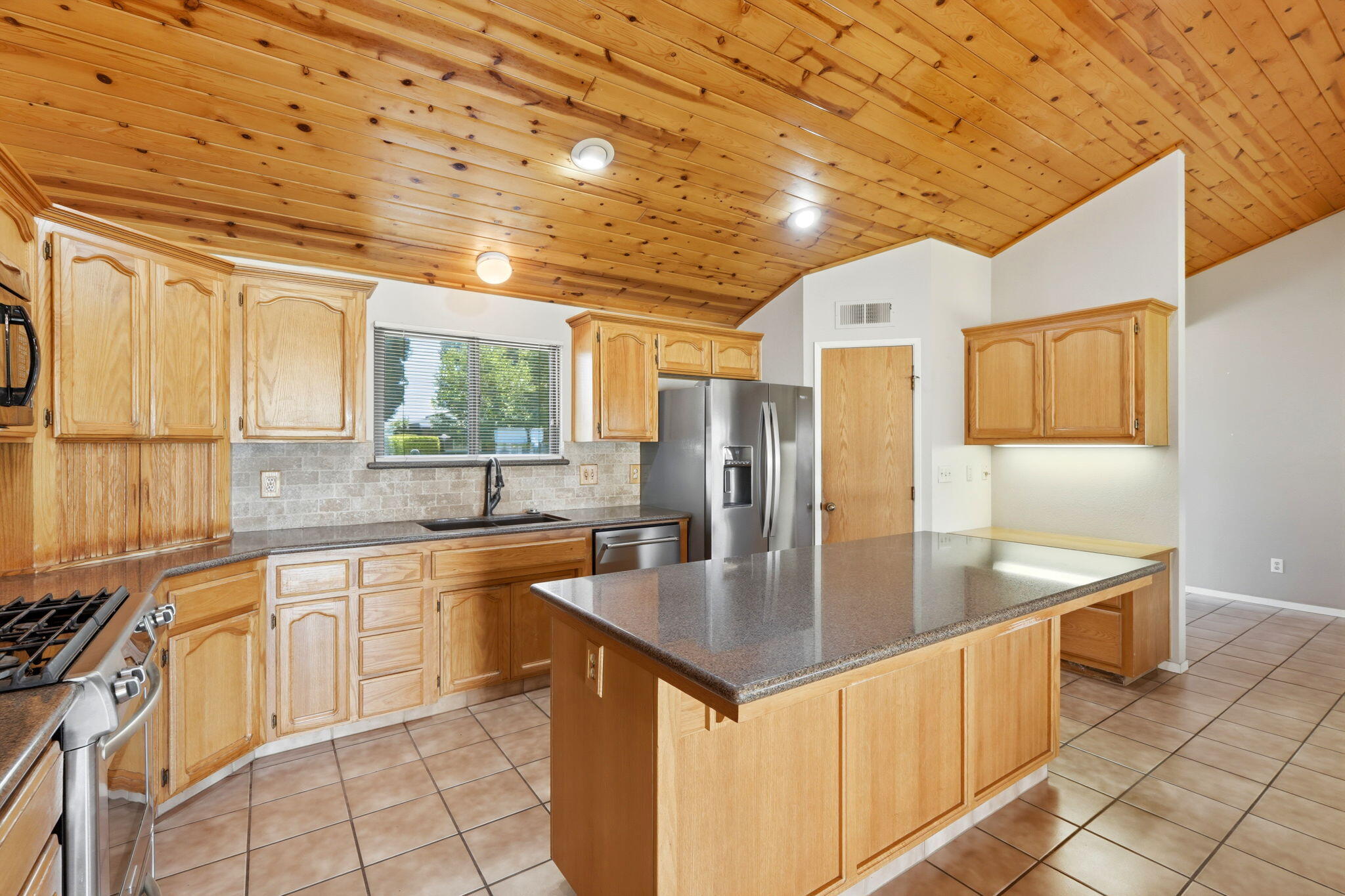 31121 Tower Road Visalia, CA 93292 - Photo 7 of 39 Kitchen
