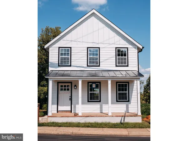 $2,900 | 449 Falmouth Street, Warrenton, VA 20186