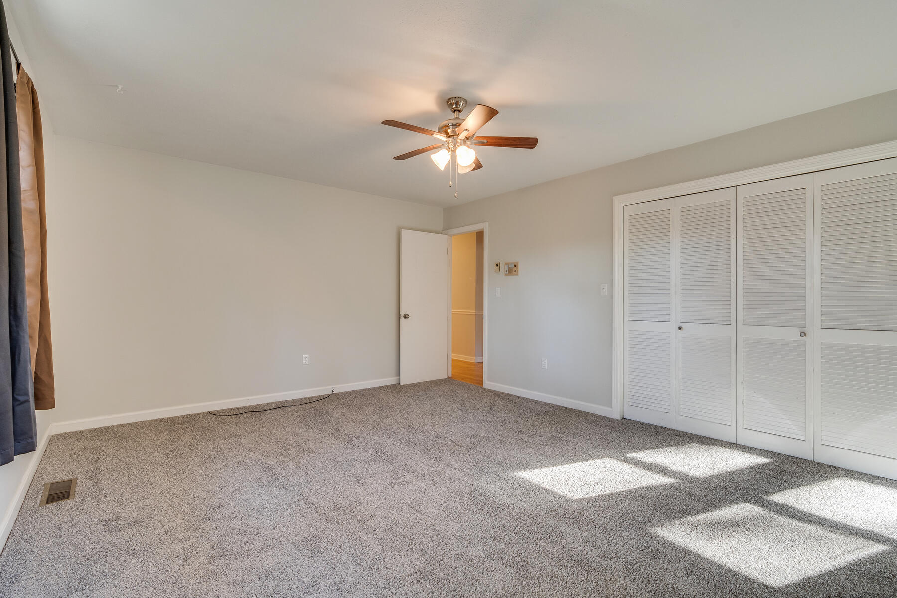 330 Hidden Valley Road Bristol, TN 37620 - Photo 16 of 29 019