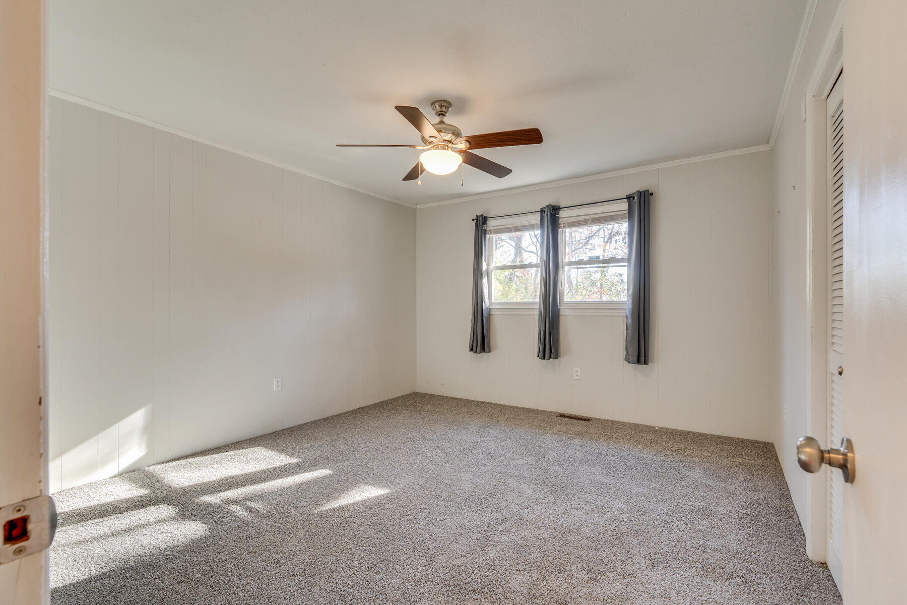 330 Hidden Valley Road Bristol, TN 37620 - Photo 18 of 29 021