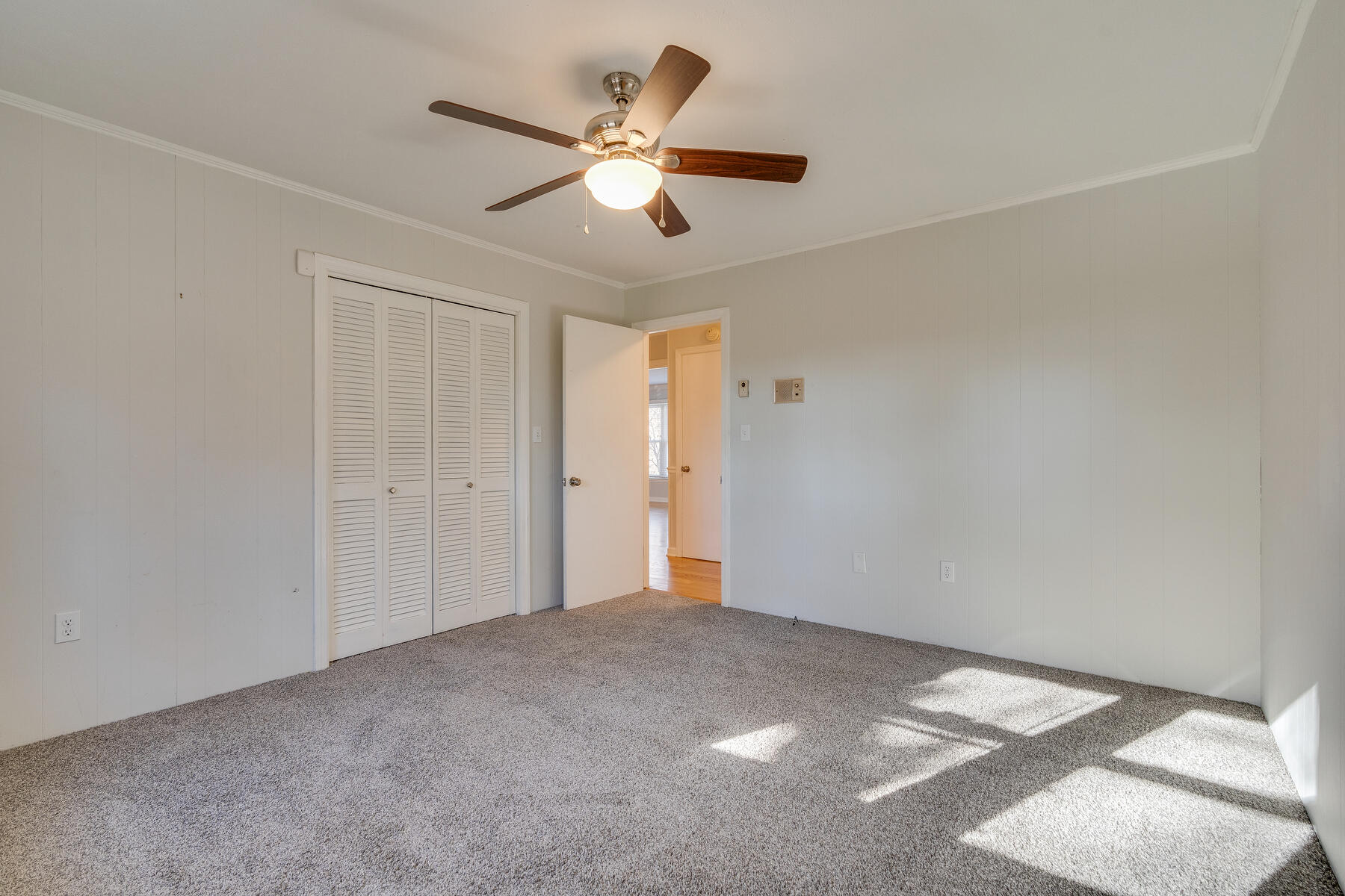 330 Hidden Valley Road Bristol, TN 37620 - Photo 19 of 29 022