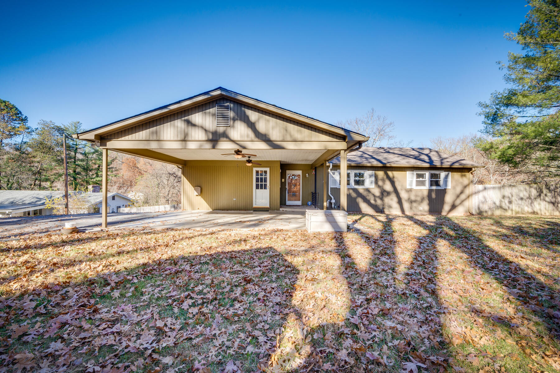 330 Hidden Valley Road Bristol, TN 37620 - Photo 2 of 29 002