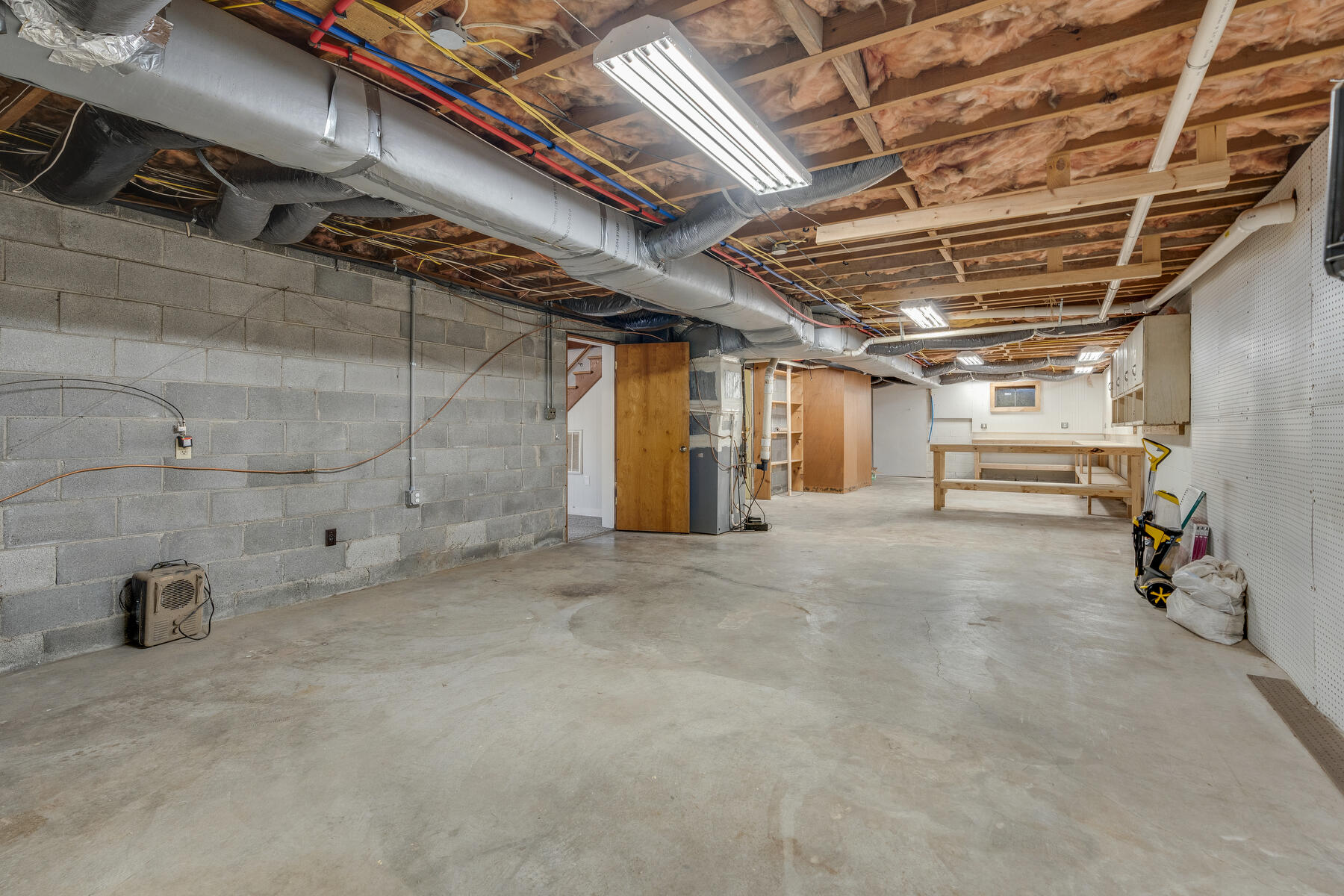 330 Hidden Valley Road Bristol, TN 37620 - Photo 27 of 29 030