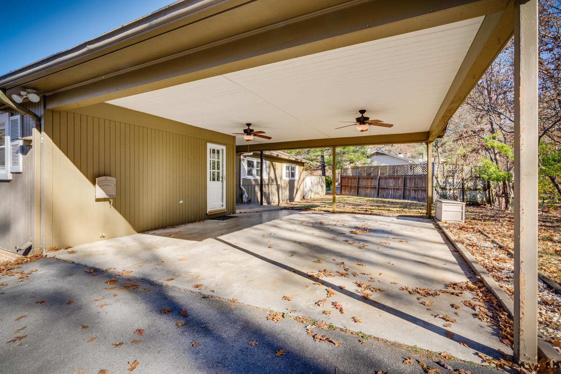 330 Hidden Valley Road Bristol, TN 37620 - Photo 3 of 29 005