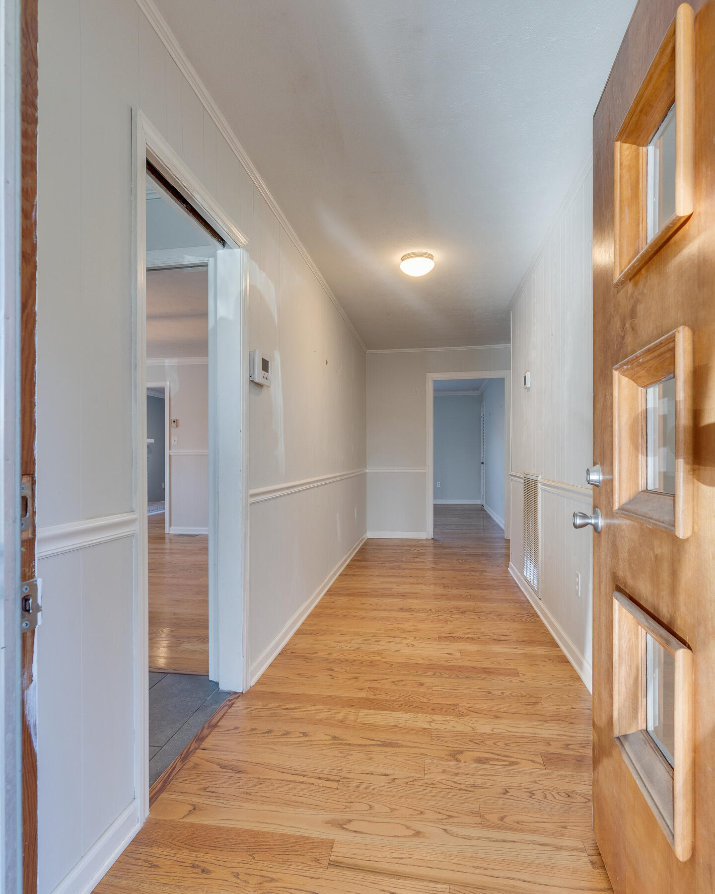 330 Hidden Valley Road Bristol, TN 37620 - Photo 4 of 29 006