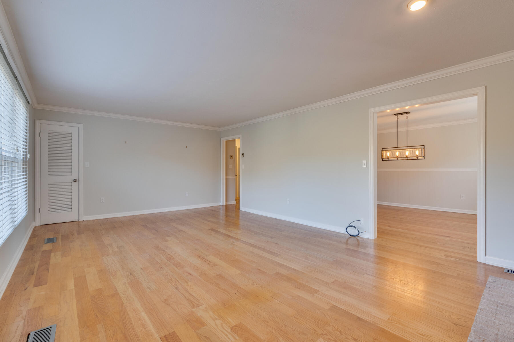 330 Hidden Valley Road Bristol, TN 37620 - Photo 7 of 29 009