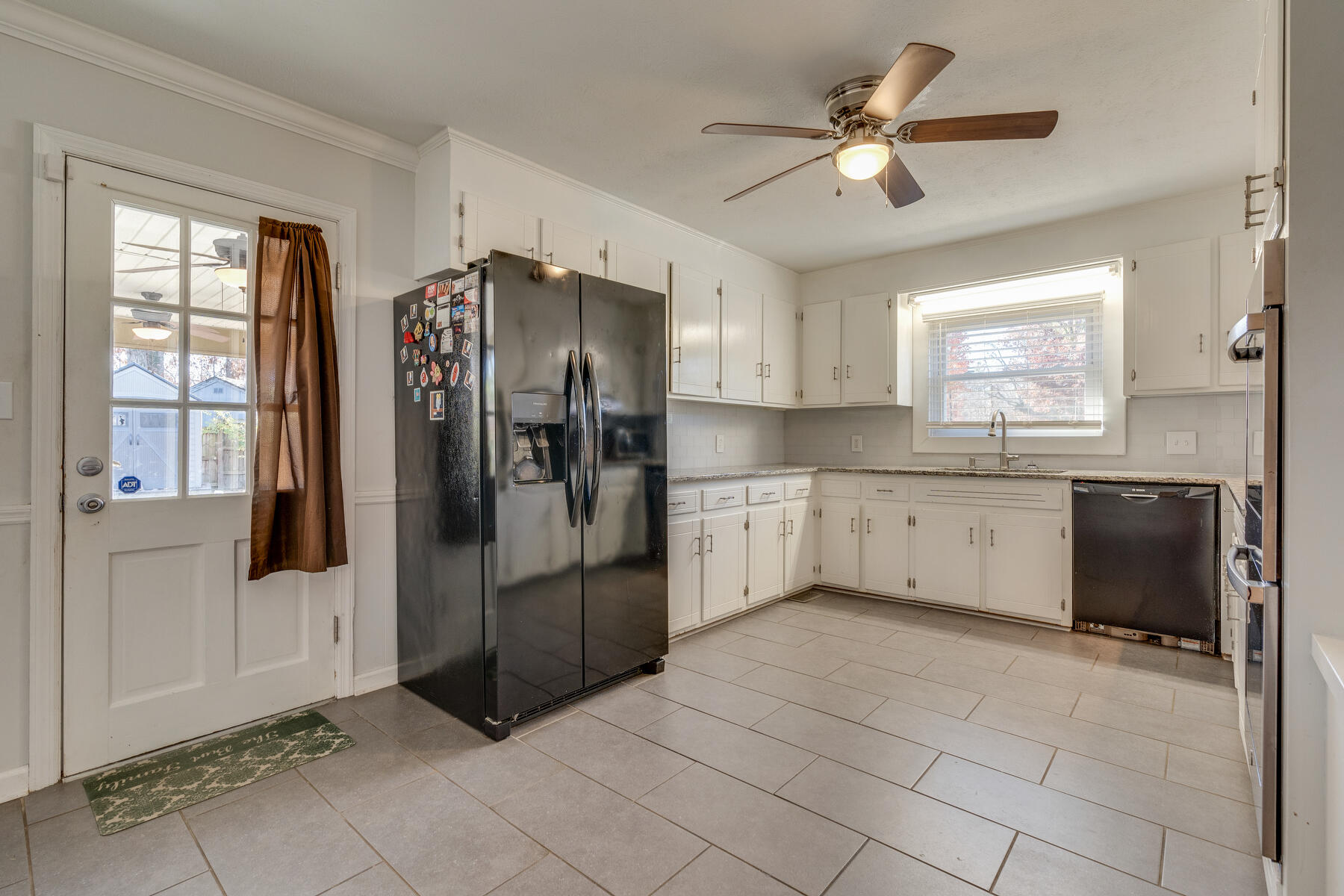 330 Hidden Valley Road Bristol, TN 37620 - Photo 9 of 29 011