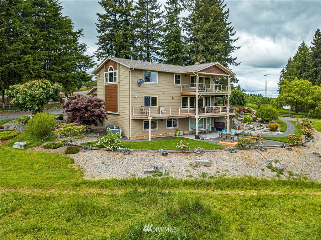 504 Tennessee Road Winlock, WA 98596 - Photo 3 of 40 a view of a house with a yard and sitting area