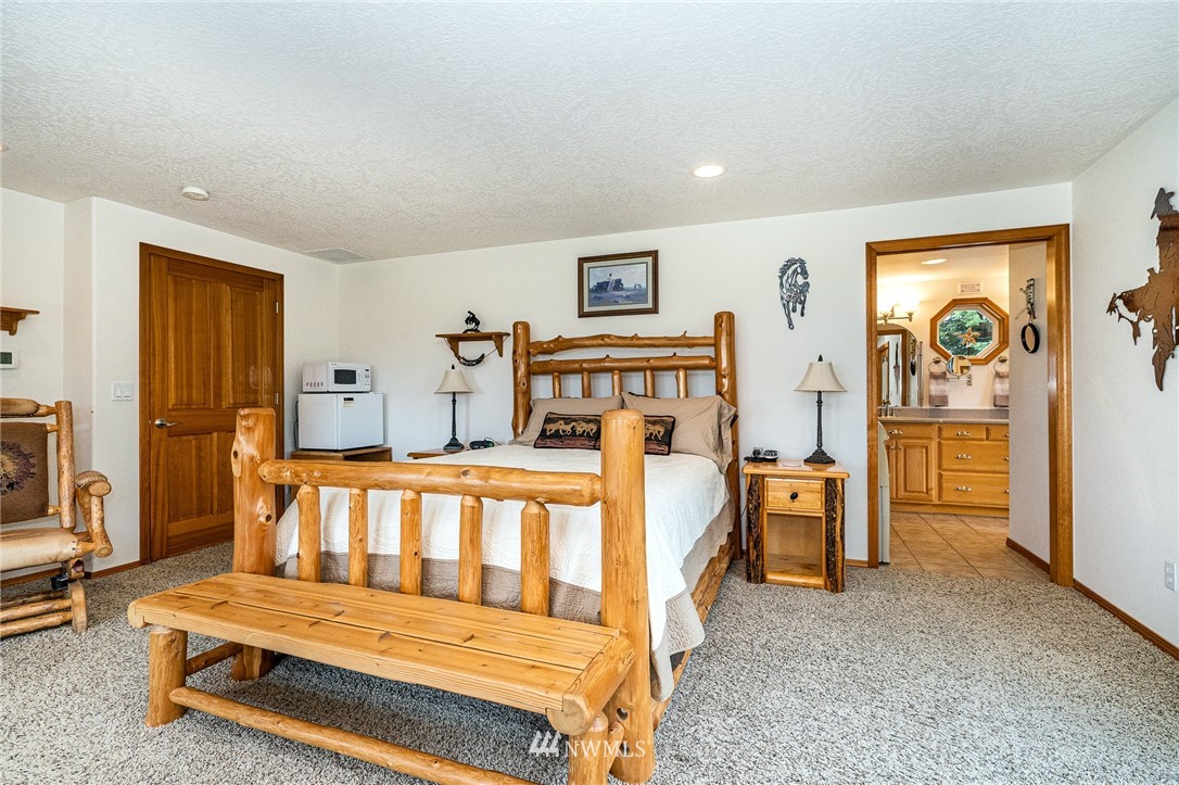 504 Tennessee Road Winlock, WA 98596 - Photo 22 of 40 a bedroom with furniture and a wooden floor