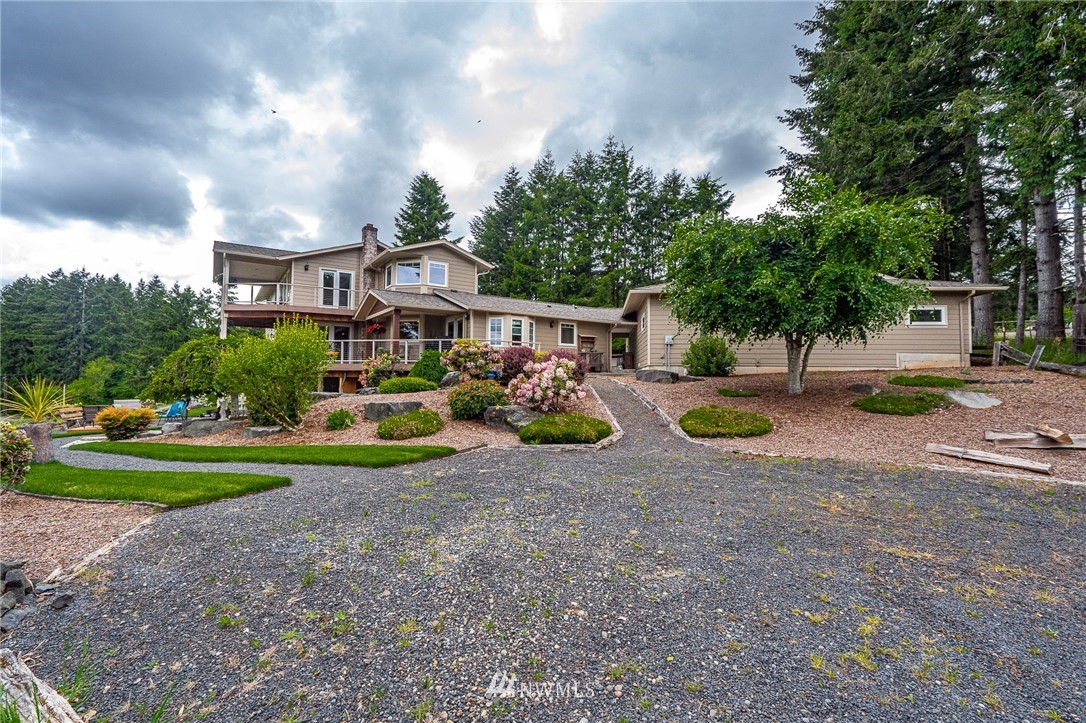 504 Tennessee Road Winlock, WA 98596 - Photo 8 of 40 a view of a house with a yard and sitting area