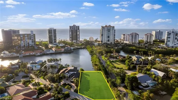 $7,500,000 | 319 Pirates Bight, Naples, FL 34103
