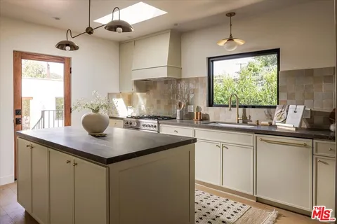 $1,895,000 | 3169 Garden Avenue, Los Angeles, CA 90039