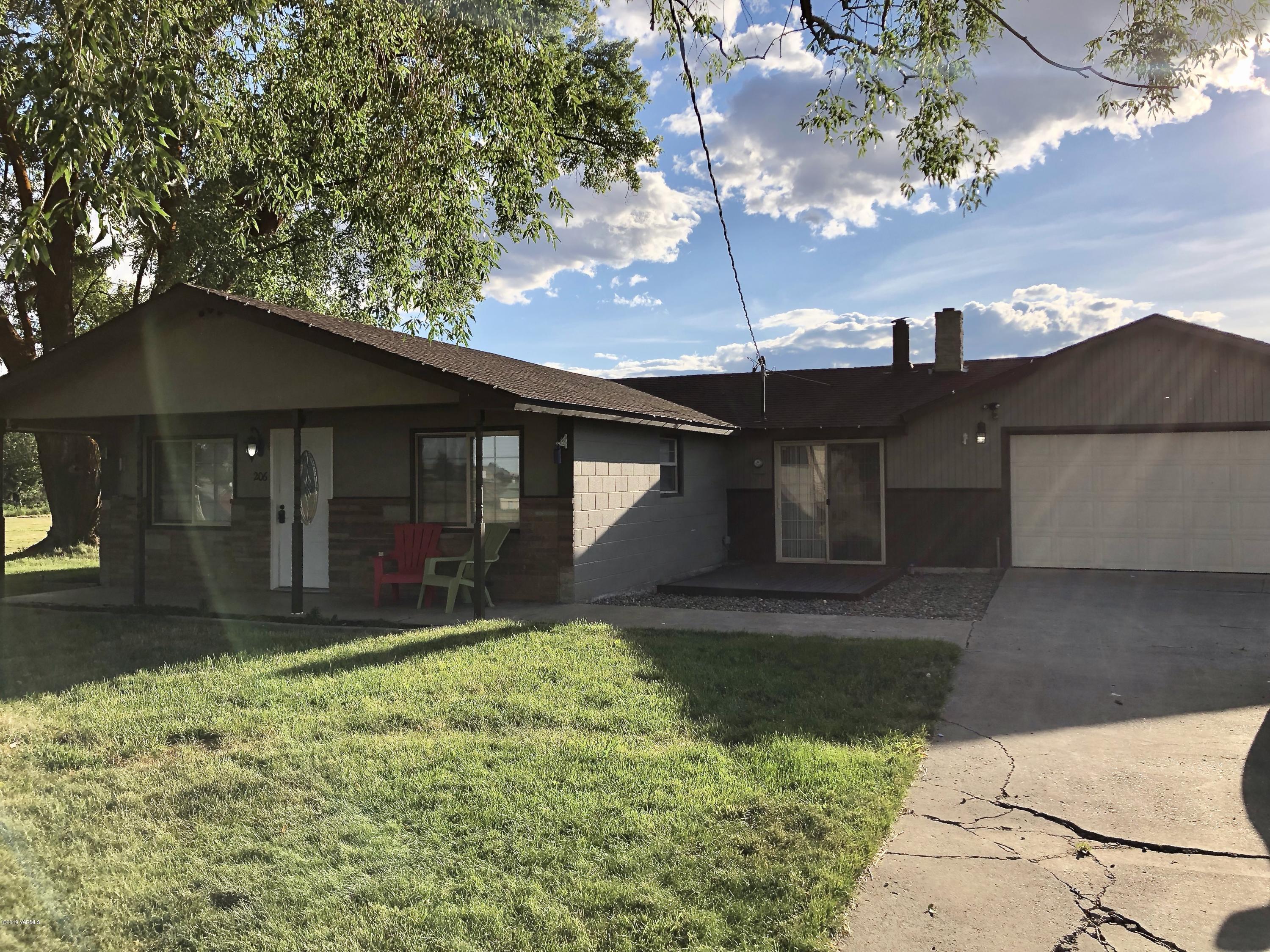 206 Hunziker Road Yakima, WA 98908 - Photo 2 of 28 a view of house with yard