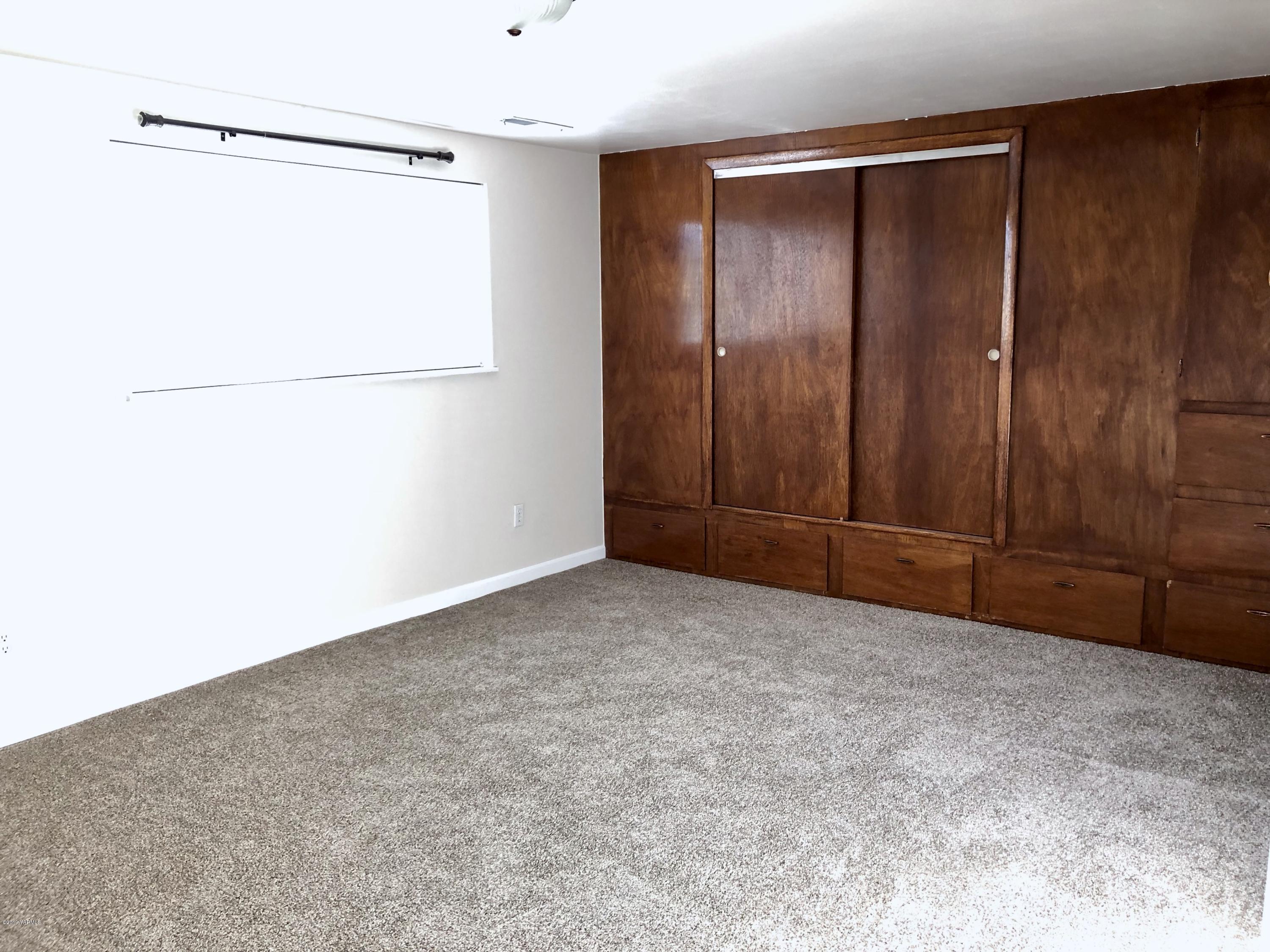 206 Hunziker Road Yakima, WA 98908 - Photo 15 of 28 a view of an empty room