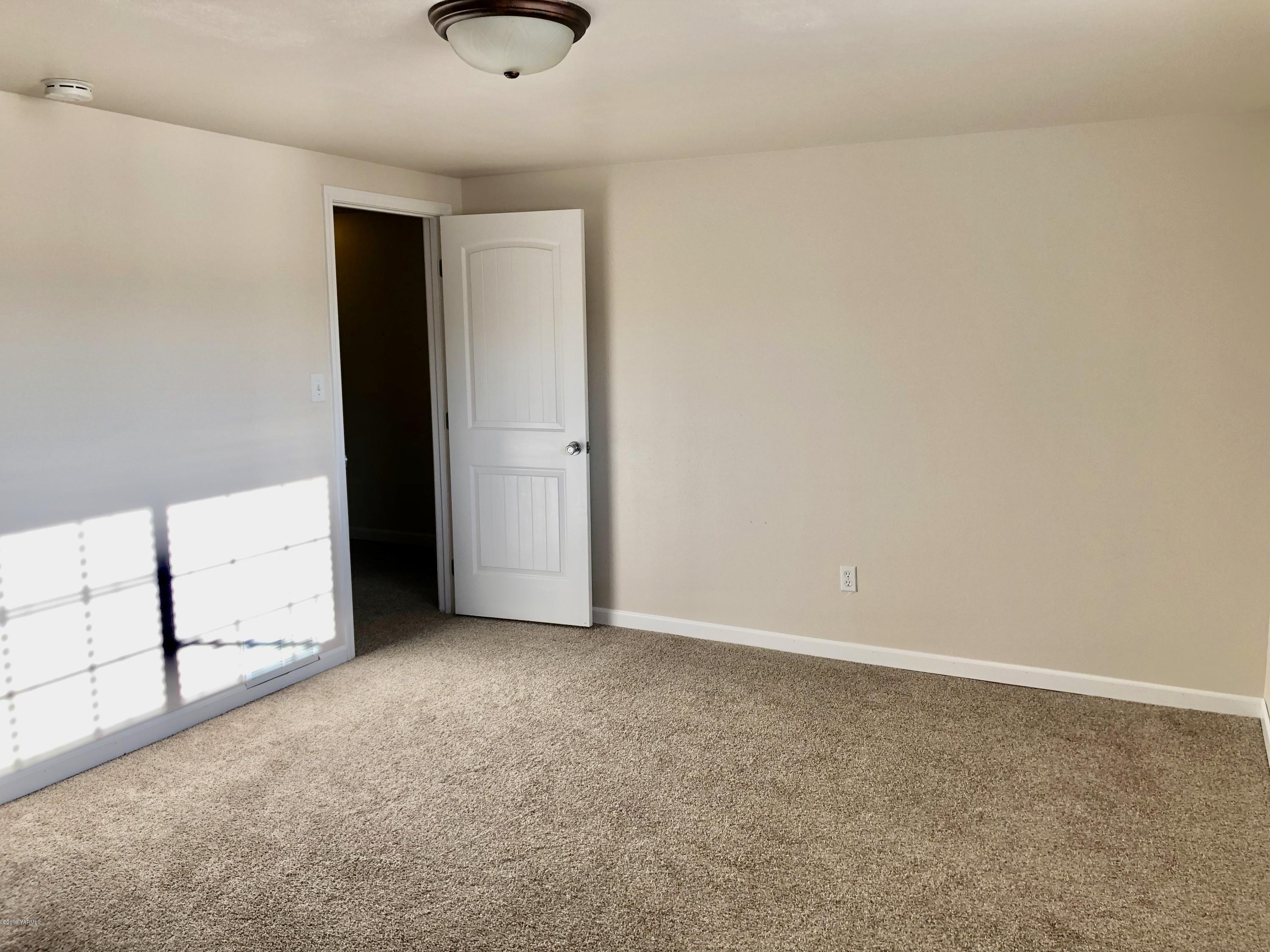 206 Hunziker Road Yakima, WA 98908 - Photo 16 of 28 a view of an empty room