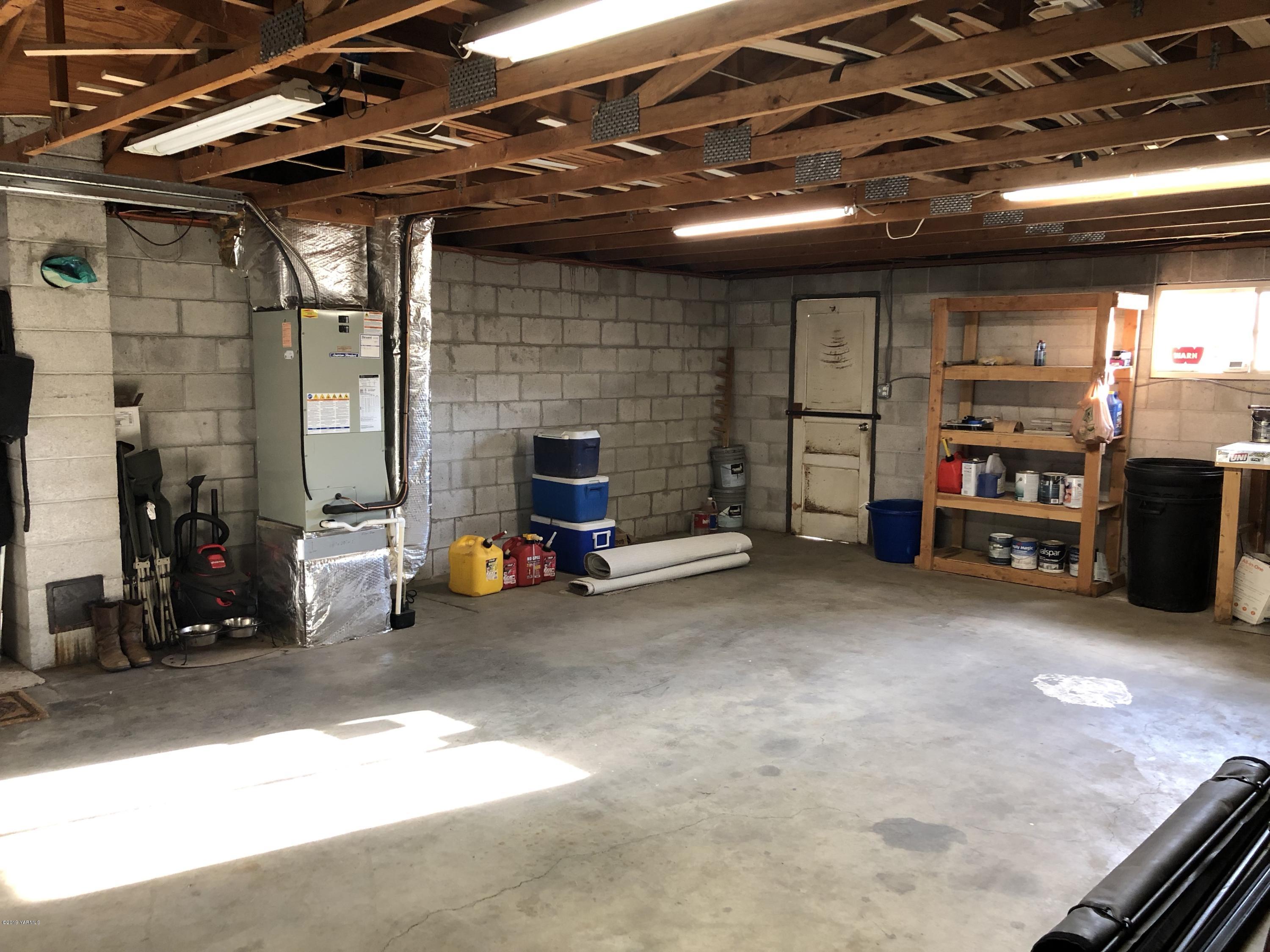 206 Hunziker Road Yakima, WA 98908 - Photo 22 of 28 a view of a room with gym equipment