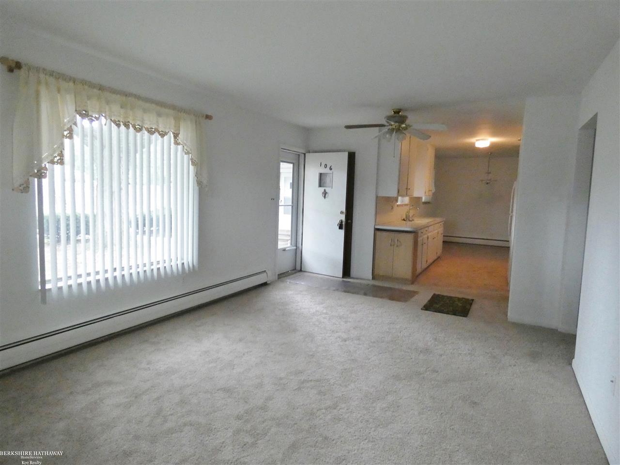 21530 Kelly Road, Unit 106 Eastpointe, MI 48021 - Photo 5 of 13