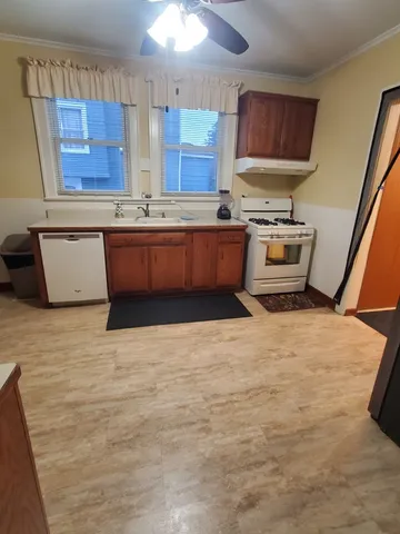 $325,000 | 457 Arlington Avenue, Elgin, IL 60120