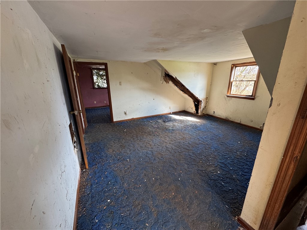 5839 Shaker Road Franklin, OH 45005 - Photo 15 of 18 This spacious room offers potential for creative redesign.