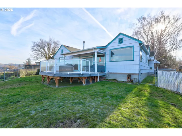 a view of a garden with lawn chairs