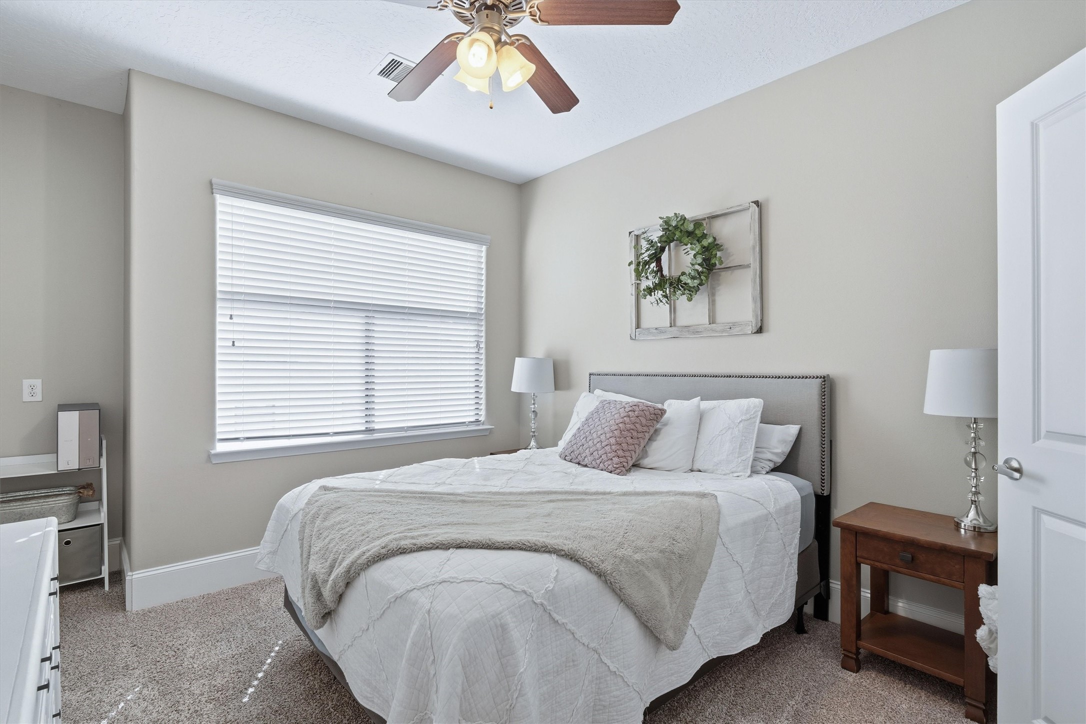 2529 Rusk Street Houston, TX 77003 - Photo 18 of 23 Secondary bedroom with carpet flooring and natural light